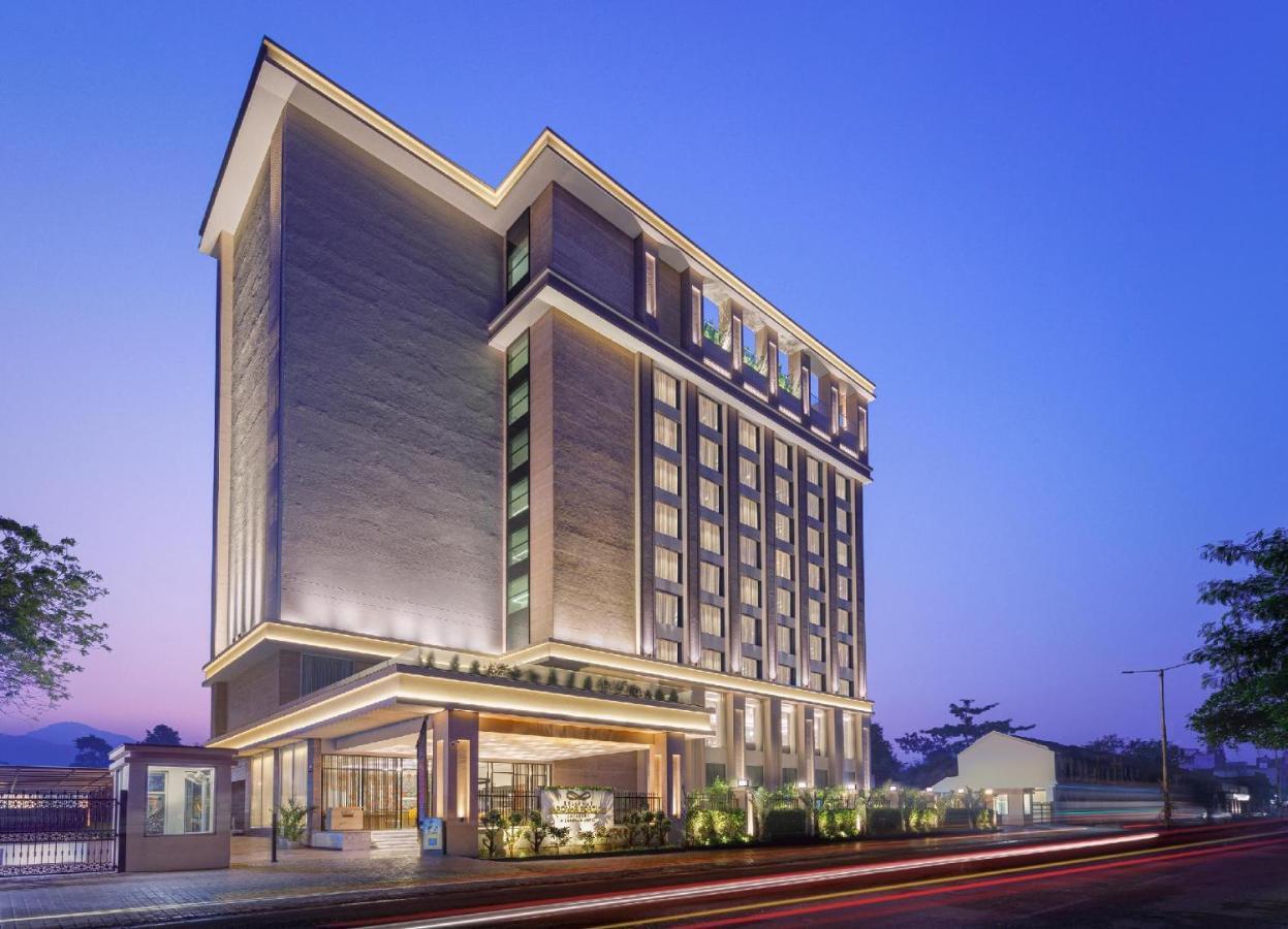 Bellevue Sarovar Premiere Junagadh Dış mekan fotoğraf