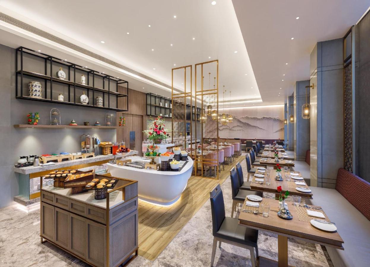 Bellevue Sarovar Premiere Junagadh Dış mekan fotoğraf