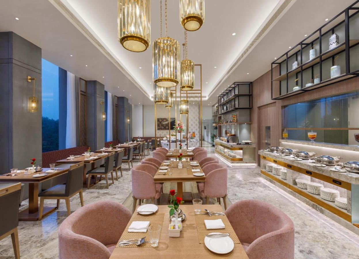 Bellevue Sarovar Premiere Junagadh Dış mekan fotoğraf