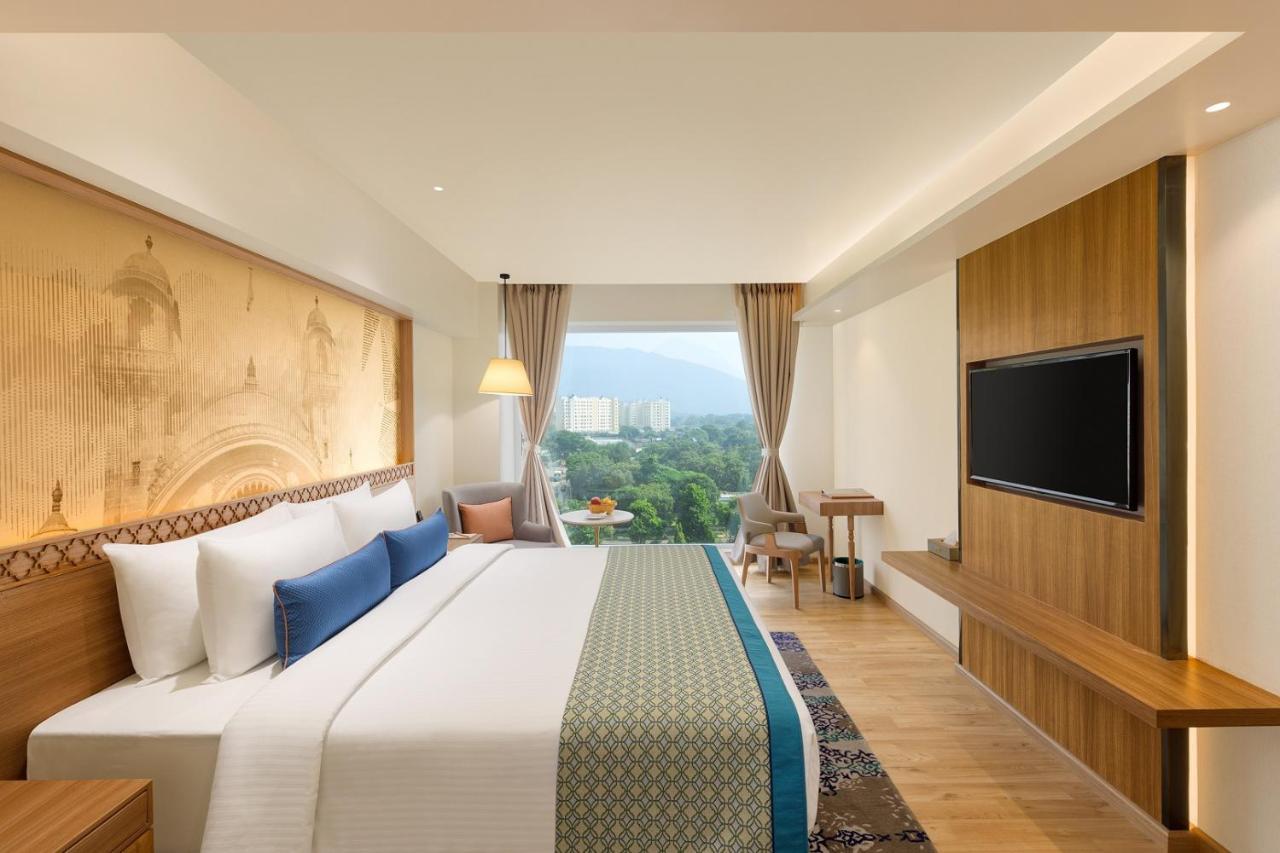Bellevue Sarovar Premiere Junagadh Dış mekan fotoğraf