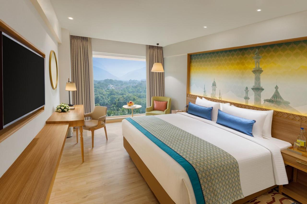 Bellevue Sarovar Premiere Junagadh Dış mekan fotoğraf
