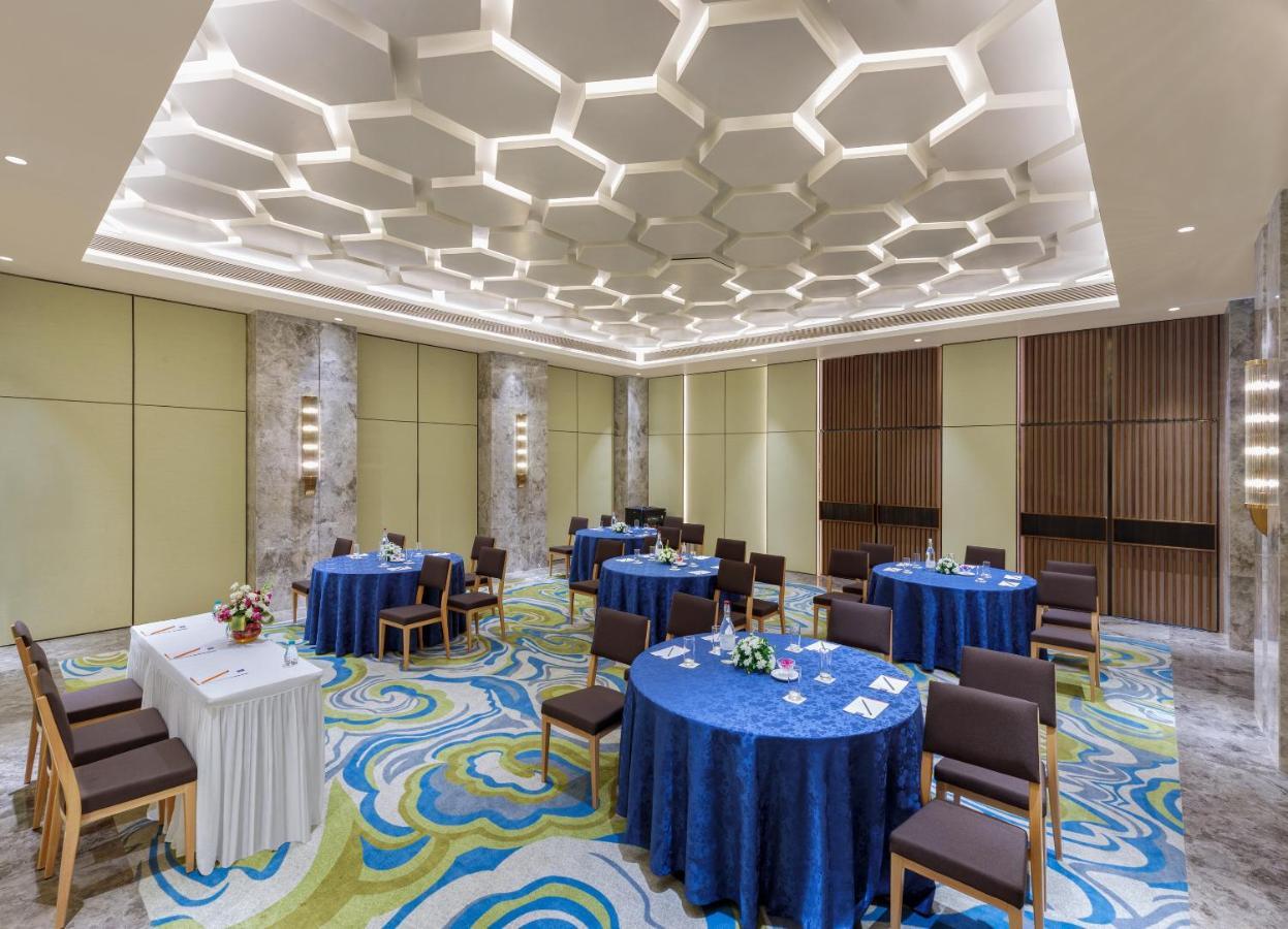 Bellevue Sarovar Premiere Junagadh Dış mekan fotoğraf
