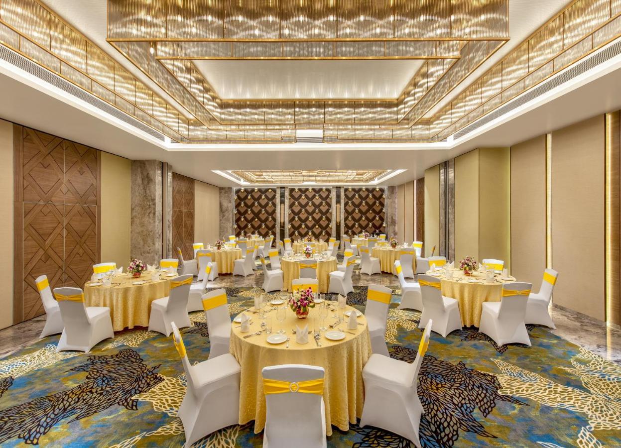 Bellevue Sarovar Premiere Junagadh Dış mekan fotoğraf